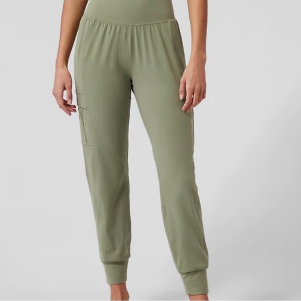 Athleta Salutation Cargo Jogger In Eucalyptus Olive, Large